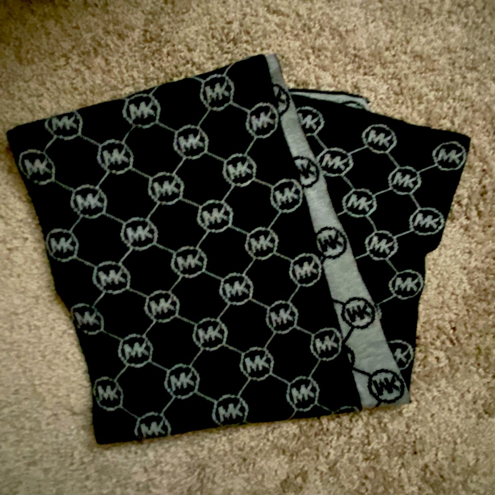 Michael kors scarf